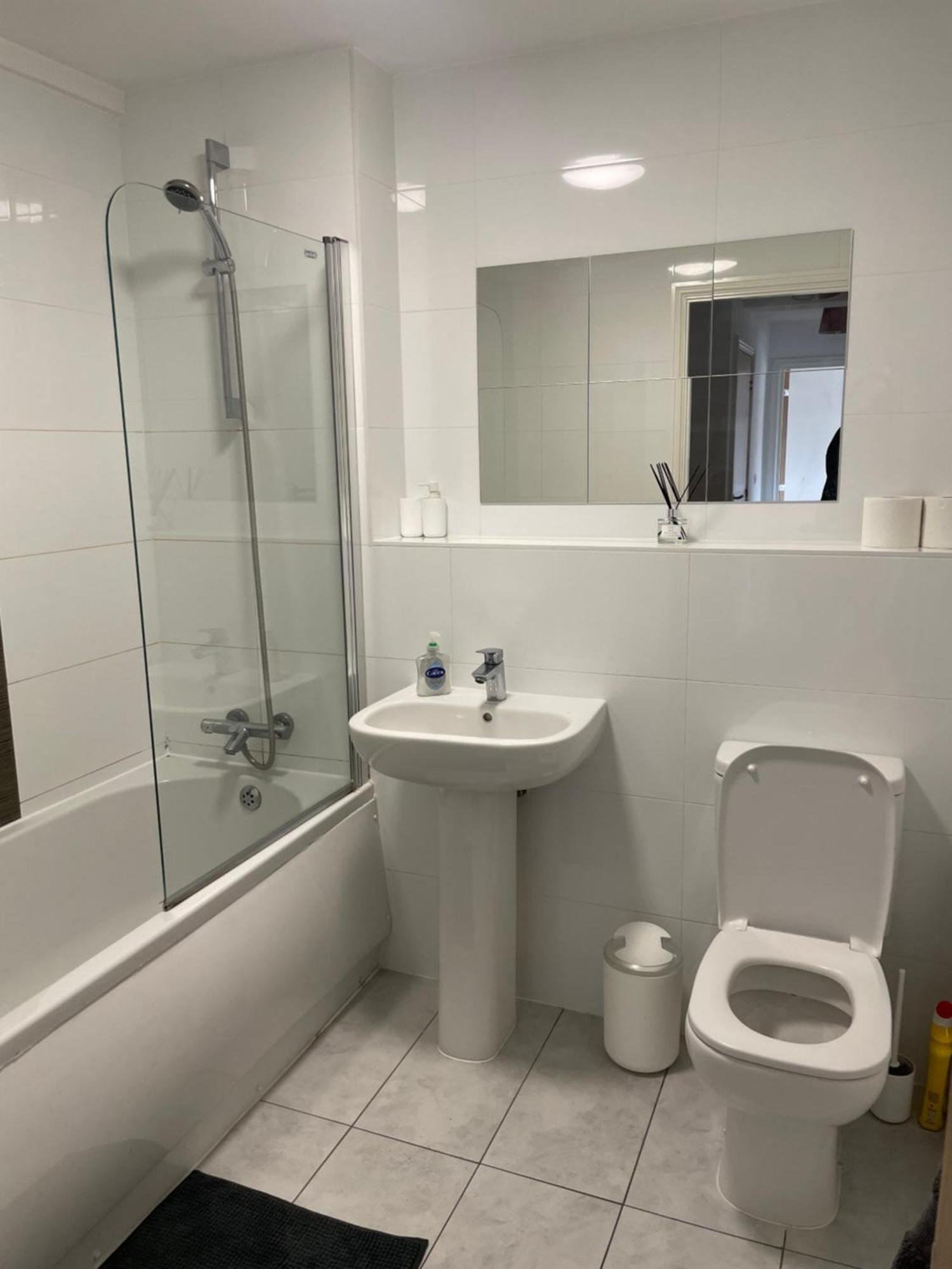 #0611 Two Bedroom Serviced Apartment - Free Parking Дерби Экстерьер фото